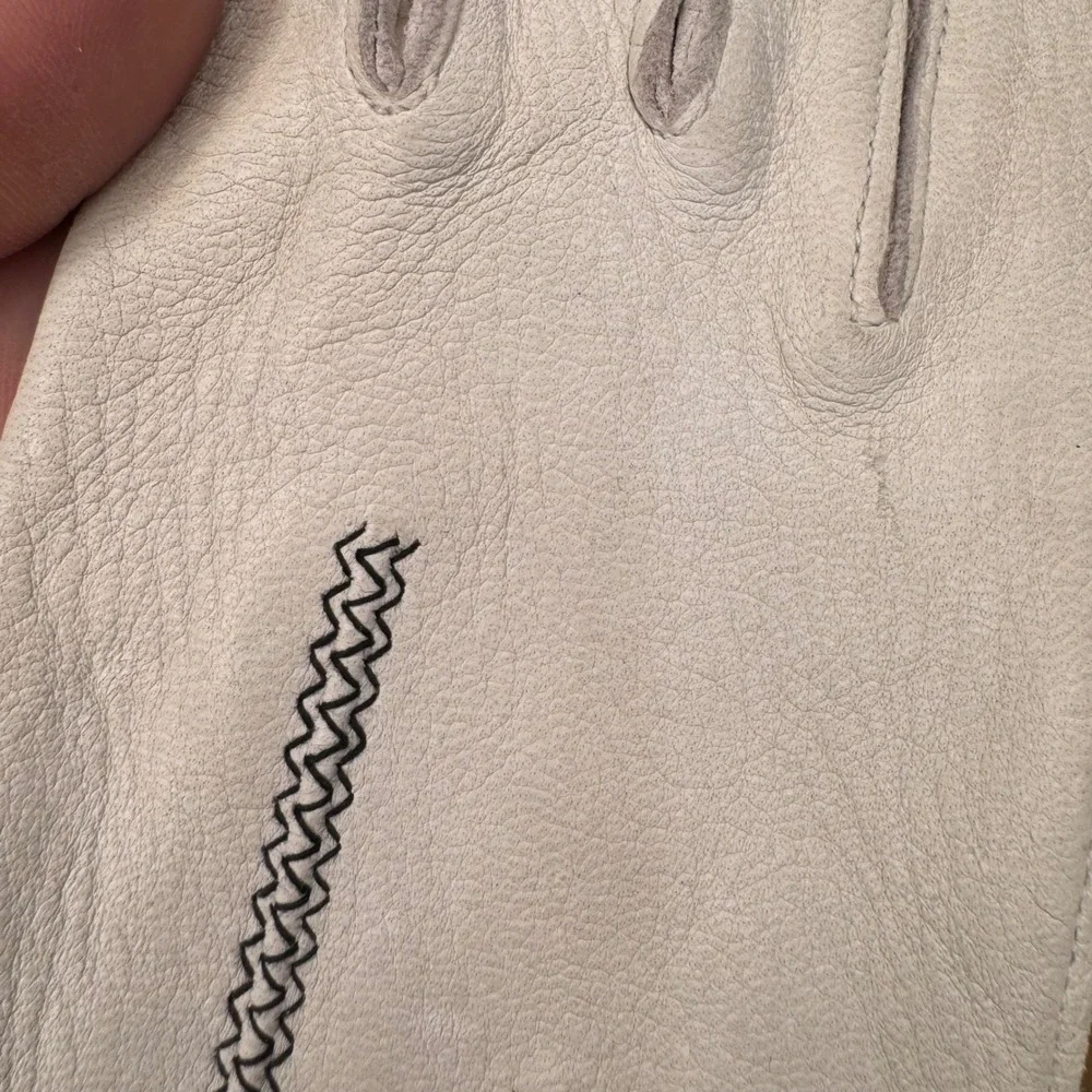 Vintage White Leather Gauntlet Gloves Black Contrast Zigzag Stitch Mid Length‎
